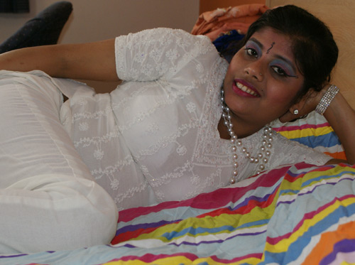 Rupali Bhabhi In White Shalwar Suit Masturbating
